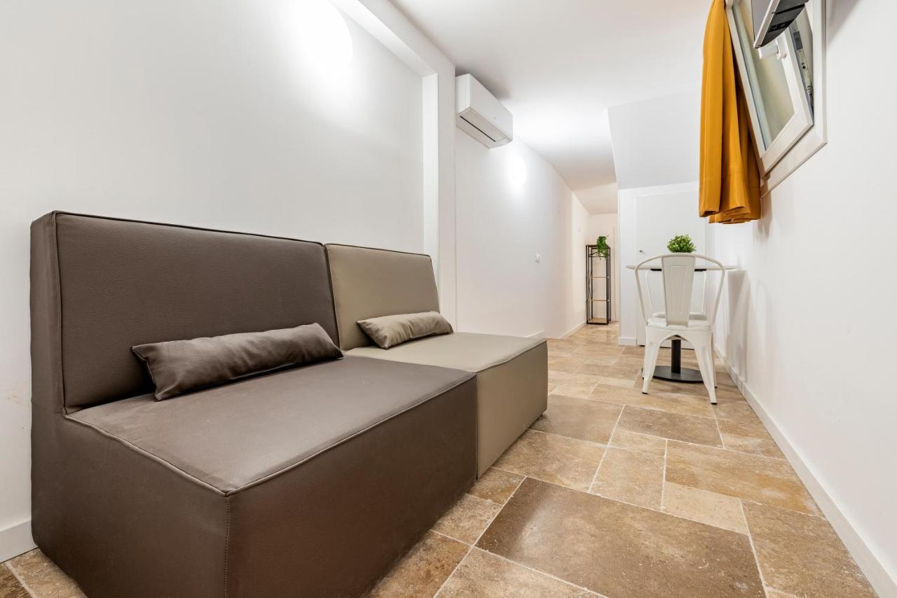 Bajo Interior Sin Ventana En Barri Port Maritim Apartment Tarragona Ngoại thất bức ảnh